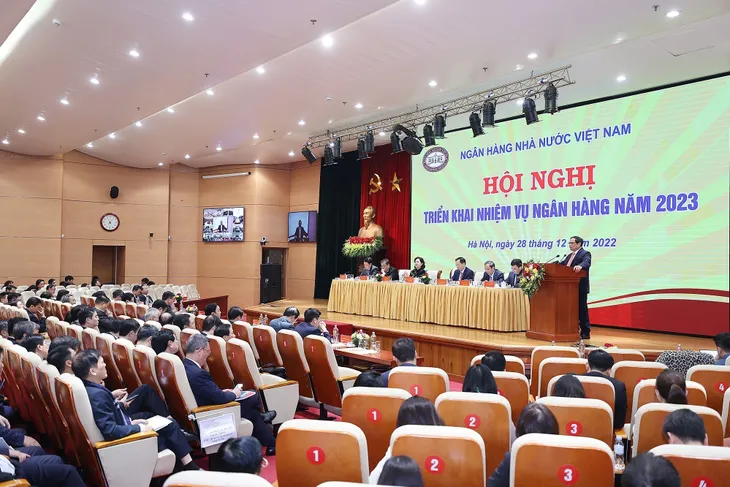 Thủ tướng: Phải đảm bảo thanh khoản thông suốt trong toàn hệ thống ngân hàng - Ảnh 1. Thủ tướng: Phải đảm bảo thanh khoản thông suốt trong toàn hệ thống ngân hàng - Ảnh 1.