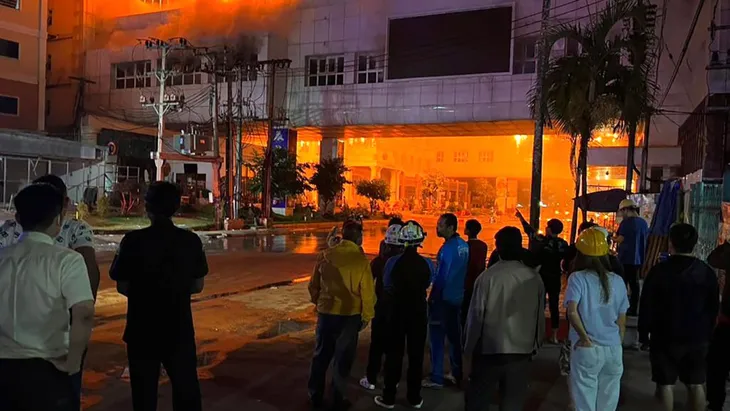 11 người thiệt mạng trong vụ cháy sòng bài ở Campuchia - Ảnh 1. 11 người thiệt mạng trong vụ cháy sòng bài ở Campuchia - Ảnh 1.