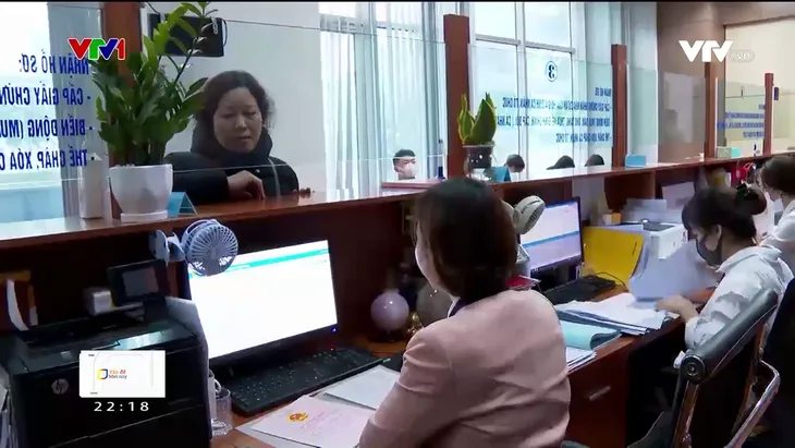 Bỏ sổ hộ khẩu giấy và những việc cần làm - Ảnh 1. Bỏ sổ hộ khẩu giấy và những việc cần làm - Ảnh 1.