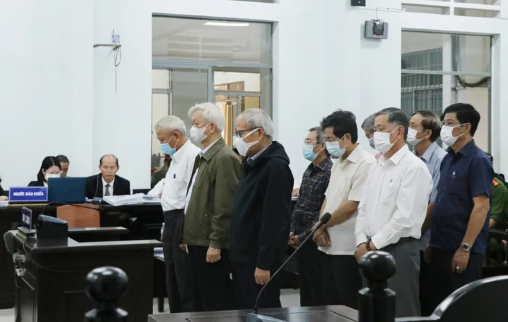 Nguyên Chủ tịch tỉnh Khánh Hòa Nguyễn Chiến Thắng bị đề nghị mức án từ 7-8 năm tù - Ảnh 2.