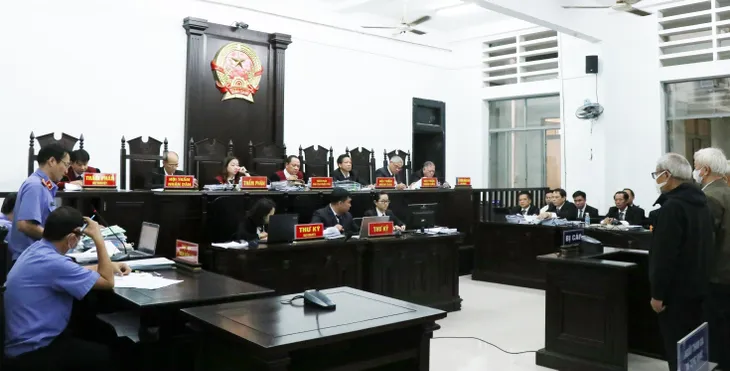 Nguyên Chủ tịch tỉnh Khánh Hòa Nguyễn Chiến Thắng bị đề nghị mức án từ 7-8 năm tù - Ảnh 1.