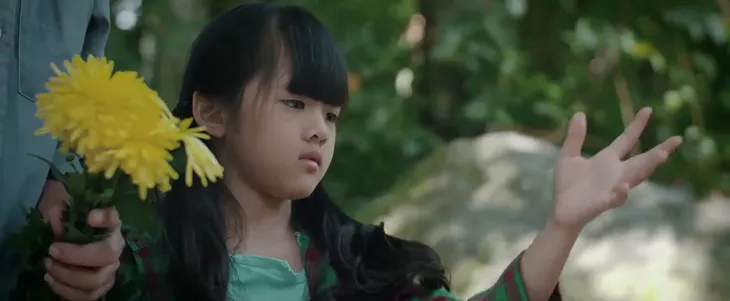 Điều khiến khán giả lo sợ ở phim Mẹ rơm - Ảnh 7. Điều khiến khán giả lo sợ ở phim Mẹ rơm - Ảnh 7.