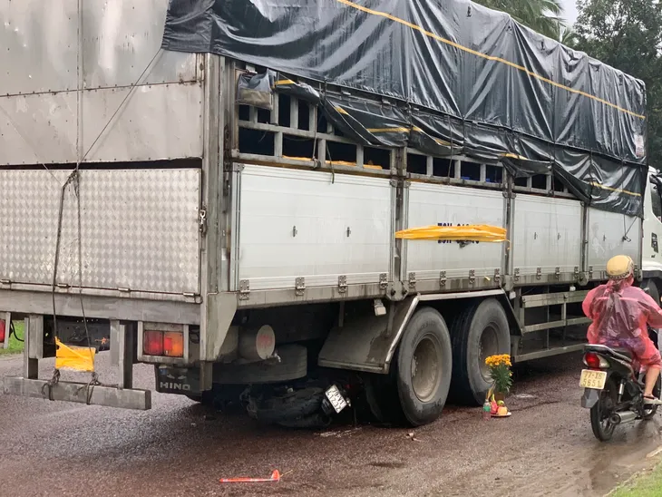 Khởi tố, bắt tạm giam lái xe tải gây tai nạn khiến 3 mẹ con tử vong - Ảnh 1. Khởi tố, bắt tạm giam lái xe tải gây tai nạn khiến 3 mẹ con tử vong - Ảnh 1.
