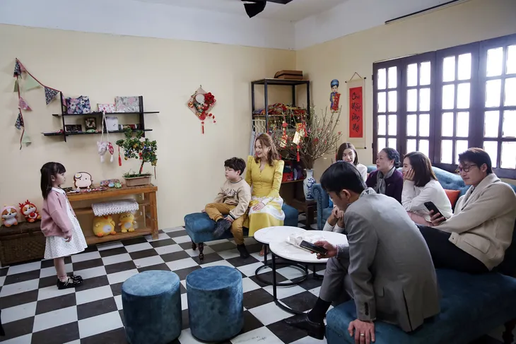 Bé So dẫn bạn gái về ra mắt gia đình bà Nga Thương ngày nắng về - Ảnh 8. Bé So dẫn bạn gái về ra mắt gia đình bà Nga Thương ngày nắng về - Ảnh 8.