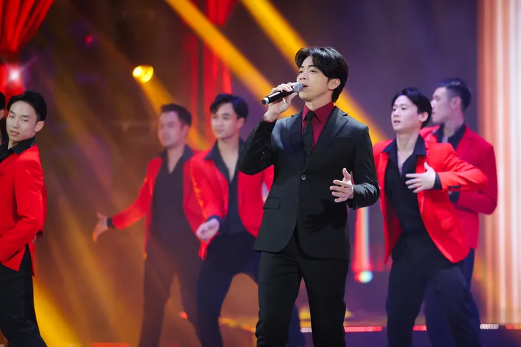 Đại tiệc đón năm mới Hành trình của hạnh phúc: Rực rỡ sắc màu và thanh âm - Ảnh 13. Đại tiệc đón năm mới Hành trình của hạnh phúc: Rực rỡ sắc màu và thanh âm - Ảnh 13.