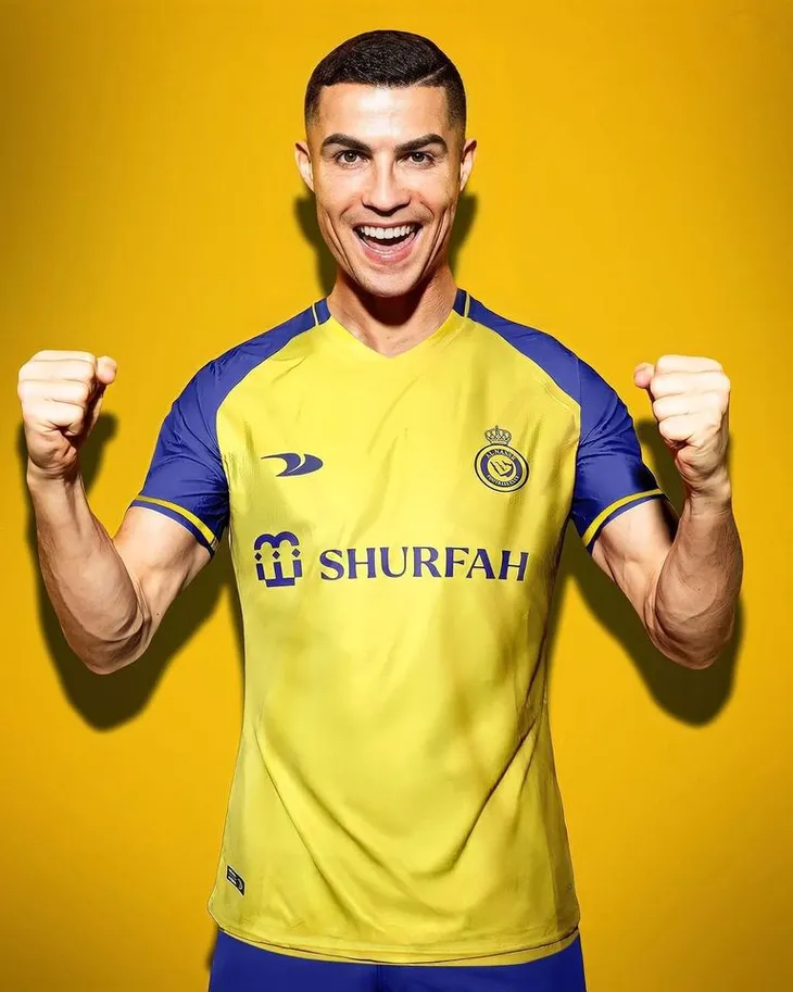 Chính thức: CRISTIANO RONALDO gia nhập Al Nassr với bản hợp đồng kỷ lục - Ảnh 1. Chính thức: CRISTIANO RONALDO gia nhập Al Nassr với bản hợp đồng kỷ lục - Ảnh 1.