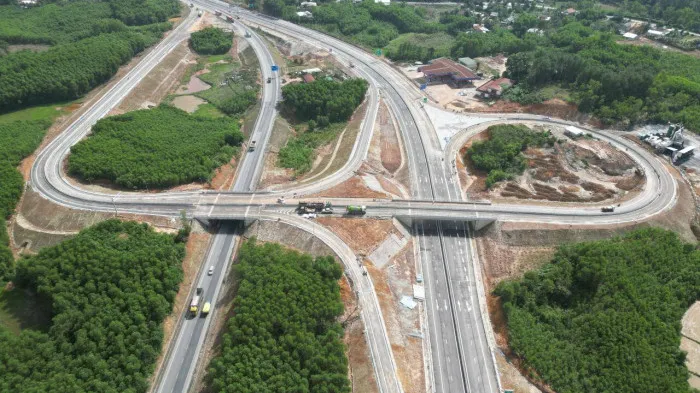 Tuyến cao tốc Cam Lộ - La Sơn chính thức thông xe - Ảnh 2. Tuyến cao tốc Cam Lộ - La Sơn chính thức thông xe - Ảnh 2.