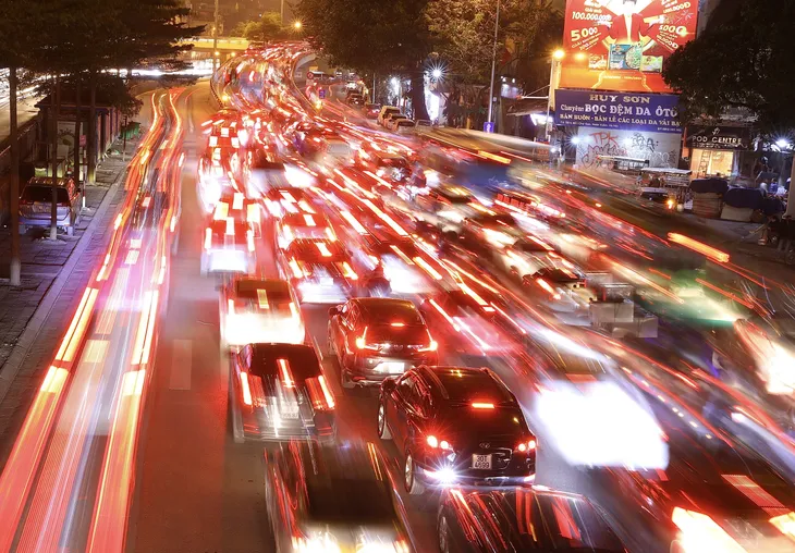 Cửa ngõ Hà Nội, TP Hồ Chí Minh ùn tắc trước kỳ nghỉ Tết Dương lịch - Ảnh 16. Cửa ngõ Hà Nội, TP Hồ Chí Minh ùn tắc trước kỳ nghỉ Tết Dương lịch - Ảnh 16.