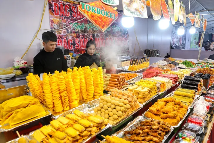 Khai trương phố đi bộ Trần Nhân Tông (Hà Nội) - Ảnh 5. Khai trương phố đi bộ Trần Nhân Tông (Hà Nội) - Ảnh 5.