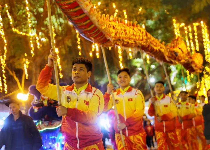 Khai trương phố đi bộ Trần Nhân Tông (Hà Nội) - Ảnh 4. Khai trương phố đi bộ Trần Nhân Tông (Hà Nội) - Ảnh 4.