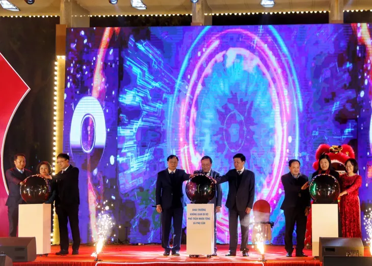 Khai trương phố đi bộ Trần Nhân Tông (Hà Nội) - Ảnh 1. Khai trương phố đi bộ Trần Nhân Tông (Hà Nội) - Ảnh 1.