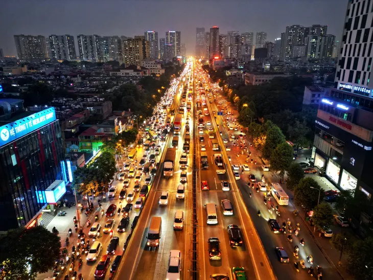 Cửa ngõ Hà Nội, TP Hồ Chí Minh ùn tắc trước kỳ nghỉ Tết Dương lịch - Ảnh 18. Cửa ngõ Hà Nội, TP Hồ Chí Minh ùn tắc trước kỳ nghỉ Tết Dương lịch - Ảnh 18.