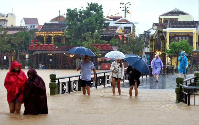 Hội An hoãn tổ chức một số sự kiện vì bị ngập nước - Ảnh 2. Hội An hoãn tổ chức một số sự kiện vì bị ngập nước - Ảnh 2.