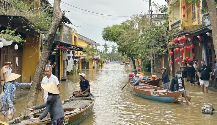 Hội An hoãn tổ chức một số sự kiện vì bị ngập nước - Ảnh 1. Hội An hoãn tổ chức một số sự kiện vì bị ngập nước - Ảnh 1.