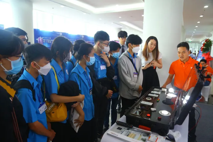 Techfest Vietnam 2022: Trưng bày hệ sinh thái công nghệ kiến tạo hạnh phúc - Ảnh 2. Techfest Vietnam 2022: Trưng bày hệ sinh thái công nghệ kiến tạo hạnh phúc - Ảnh 2.