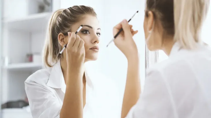 Sử dụng kem làm trắng da không rõ nguồn gốc có nguy cơ làm giảm thị lực - Ảnh 2. Sử dụng kem làm trắng da không rõ nguồn gốc có nguy cơ làm giảm thị lực - Ảnh 2.