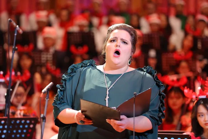 Giọng nữ cao Thụy Điển Asa Jager thăng hoa tại VNAMYO Christmas Concert - Ảnh 3. Giọng nữ cao Thụy Điển Asa Jager thăng hoa tại VNAMYO Christmas Concert - Ảnh 3.