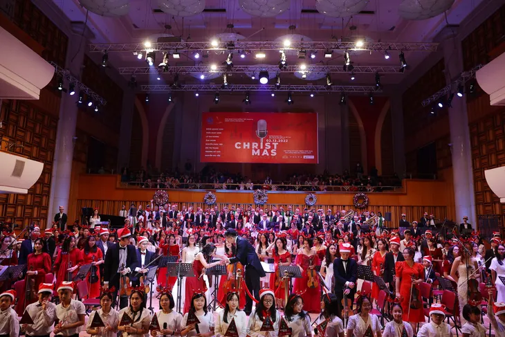Giọng nữ cao Thụy Điển Asa Jager thăng hoa tại VNAMYO Christmas Concert - Ảnh 1. Giọng nữ cao Thụy Điển Asa Jager thăng hoa tại VNAMYO Christmas Concert - Ảnh 1.