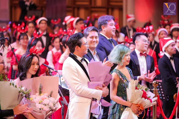 Giọng nữ cao Thụy Điển Asa Jager thăng hoa tại VNAMYO Christmas Concert - Ảnh 7. Giọng nữ cao Thụy Điển Asa Jager thăng hoa tại VNAMYO Christmas Concert - Ảnh 7.