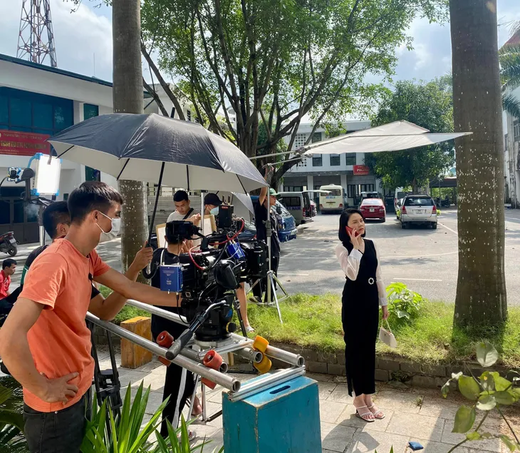 Phim trường tuần qua: Nhan Phúc Vinh và Quỳnh Kool checkin cùng khách sạn - Ảnh 8. Phim trường tuần qua: Nhan Phúc Vinh và Quỳnh Kool checkin cùng khách sạn - Ảnh 8.