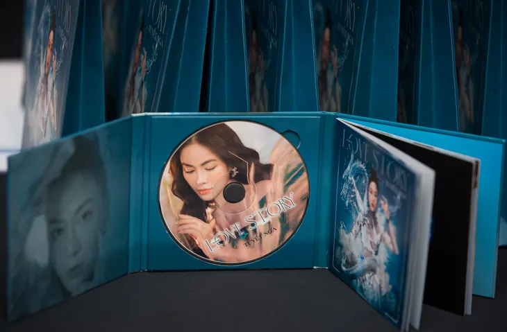 Hoa hậu áo dài Tuyết Nga phát hành CD Love Story - Ảnh 1. Hoa hậu áo dài Tuyết Nga phát hành CD Love Story - Ảnh 1.