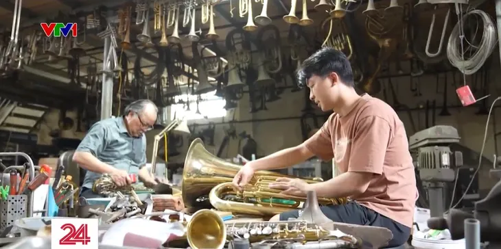 Gia đình 3 đời sản xuất kèn đồng - Ảnh 6.