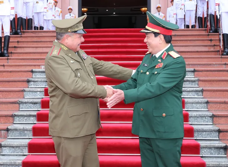 Chủ nhiệm Chính trị các Lực lượng vũ trang Cách mạng Cuba thăm chính thức Việt Nam - Ảnh 2. Chủ nhiệm Chính trị các Lực lượng vũ trang Cách mạng Cuba thăm chính thức Việt Nam - Ảnh 2.