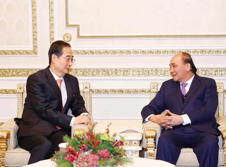 Chủ tịch nước Nguyễn Xuân Phúc hội kiến Thủ tướng Hàn Quốc Han Duck-soo - Ảnh 1.