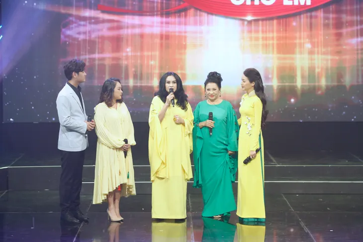Gia đình Thanh Lam hòa giọng Ước mơ của mẹ đầy xúc động - Ảnh 4. Gia đình Thanh Lam hòa giọng Ước mơ của mẹ đầy xúc động - Ảnh 4.