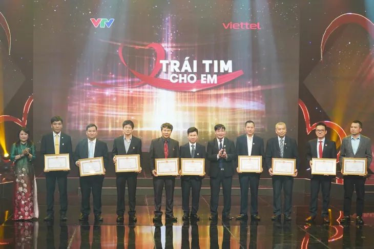 18 tỷ đồng ủng hộ trong đêm Gala kỷ niệm 14 năm Trái tim cho em - Ảnh 11.
