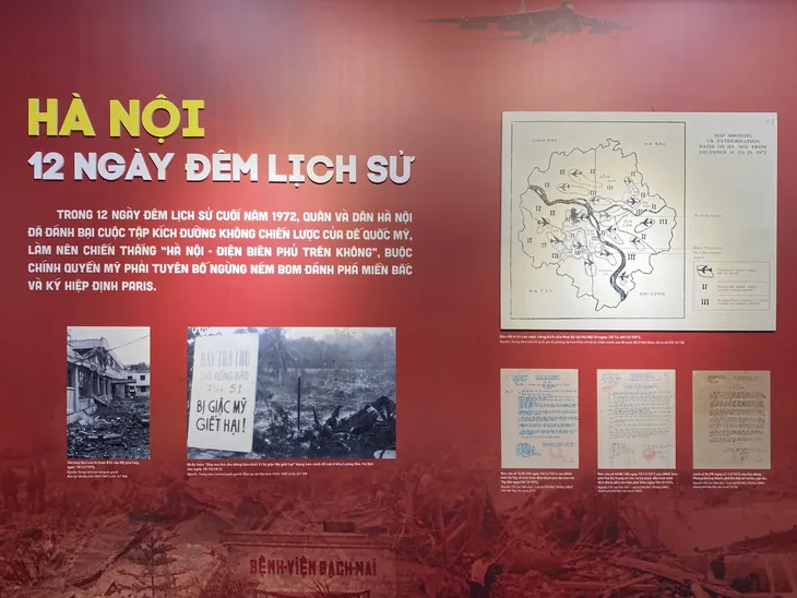 Trưng bày tài liệu “Hà Nội, Ký ức 12 ngày đêm - Điện Biên Phủ trên không” - Ảnh 5. Trưng bày tài liệu “Hà Nội, Ký ức 12 ngày đêm - Điện Biên Phủ trên không” - Ảnh 5.