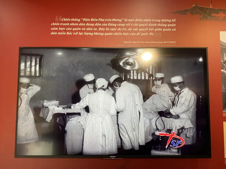 Trưng bày tài liệu “Hà Nội, Ký ức 12 ngày đêm - Điện Biên Phủ trên không” - Ảnh 11. Trưng bày tài liệu “Hà Nội, Ký ức 12 ngày đêm - Điện Biên Phủ trên không” - Ảnh 11.