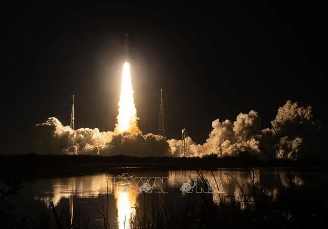Tàu thám hiểm mặt trăng của NASA bắt đầu trở về Trái đất - Ảnh 1. Tàu thám hiểm mặt trăng của NASA bắt đầu trở về Trái đất - Ảnh 1.