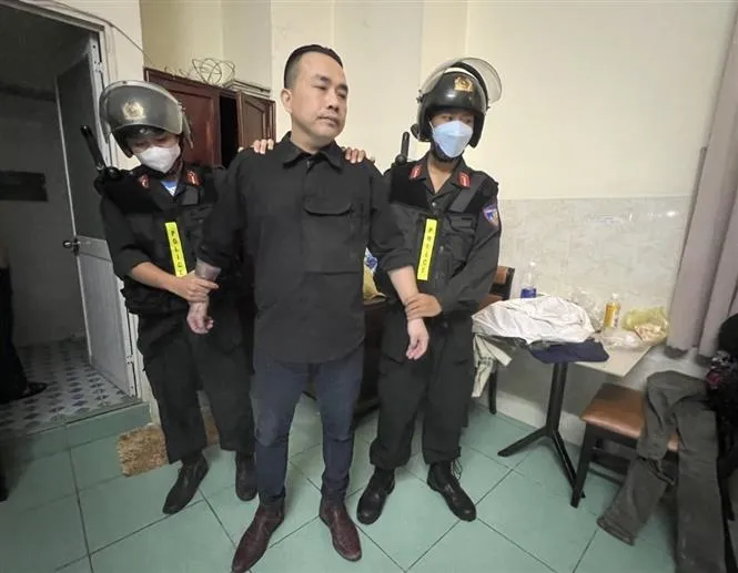Chia tay đòi quà bằng ảnh nóng, một đối tượng bị bắt - Ảnh 2. Chia tay đòi quà bằng ảnh nóng, một đối tượng bị bắt - Ảnh 2.