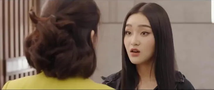 Đừng làm mẹ cáu - Tập 3: Vy trả tiền phòng khách sạn cho chồng và gái - Ảnh 1.
