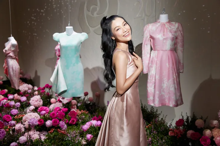 Dàn sao Việt khoe sắc tại triển lãm Cuộc dạo chơi của những cánh hoa - Ảnh 14. Dàn sao Việt khoe sắc tại triển lãm Cuộc dạo chơi của những cánh hoa - Ảnh 14.