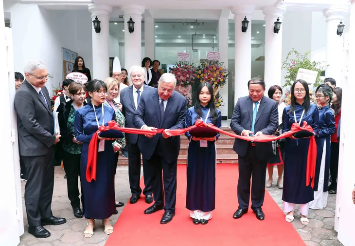 Chủ tịch Thượng viện Pháp dự Lễ khai trương trụ sở mới của Viện Pháp tại Việt Nam - Ảnh 1. Chủ tịch Thượng viện Pháp dự Lễ khai trương trụ sở mới của Viện Pháp tại Việt Nam - Ảnh 1.