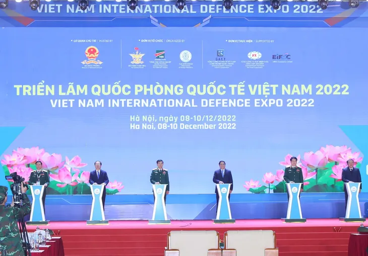 Người dân Hà Nội háo hức với Triển lãm quốc phòng quốc tế 2022 - Ảnh 1. Người dân Hà Nội háo hức với Triển lãm quốc phòng quốc tế 2022 - Ảnh 1.