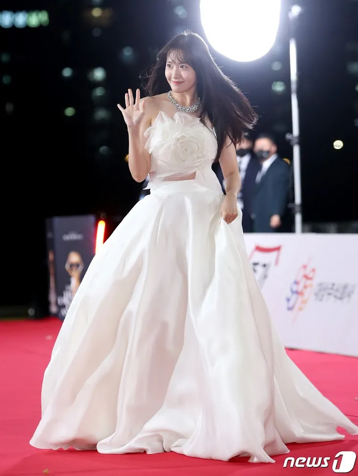 YoonA (SNSD) đẹp rạng ngời khi tăng 8kg - Ảnh 2. YoonA (SNSD) đẹp rạng ngời khi tăng 8kg - Ảnh 2.