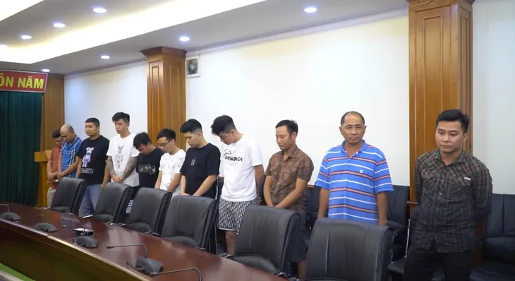 Băng nhóm cá độ bóng đá 1.000 tỉ đồng sử dụng hàng loạt xe sang - Ảnh 1. Băng nhóm cá độ bóng đá 1.000 tỉ đồng sử dụng hàng loạt xe sang - Ảnh 1.