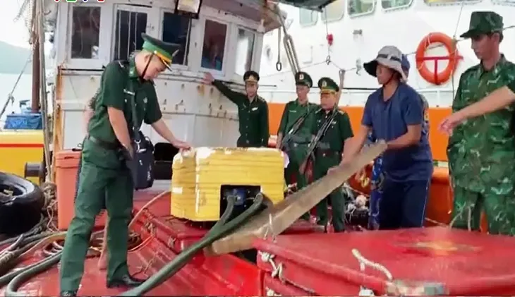 Thủ đoạn, phương thức buôn lậu dầu ngày càng tinh vi - Ảnh 1. Thủ đoạn, phương thức buôn lậu dầu ngày càng tinh vi - Ảnh 1.