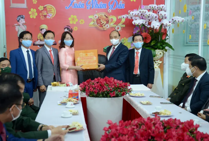 Chủ tịch nước thăm, chúc Tết tại Đà Nẵng trong ngày đầu năm mới - Ảnh 2. Chủ tịch nước thăm, chúc Tết tại Đà Nẵng trong ngày đầu năm mới - Ảnh 2.