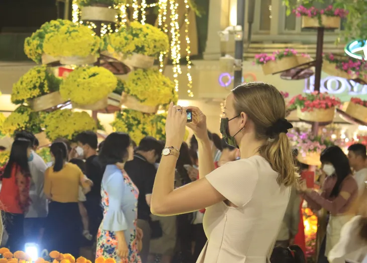 Không khí vui tươi đón năm mới tại TP Hồ Chí Minh - Ảnh 5. Không khí vui tươi đón năm mới tại TP Hồ Chí Minh - Ảnh 5.