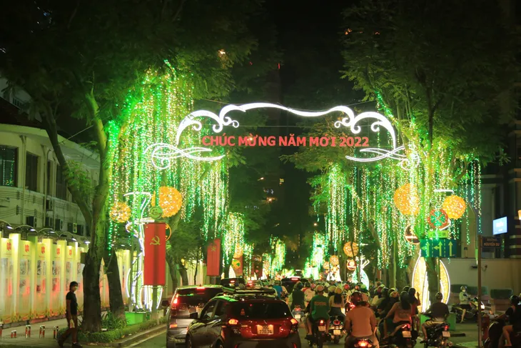 Không khí vui tươi đón năm mới tại TP Hồ Chí Minh - Ảnh 1. Không khí vui tươi đón năm mới tại TP Hồ Chí Minh - Ảnh 1.
