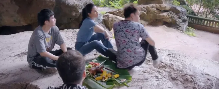 Lối về miền hoa - Tập 3: Bị mất nụ hôn đầu đời, trai làng quyết cưa cô bạn khắc khẩu - Ảnh 8. Lối về miền hoa - Tập 3: Bị mất nụ hôn đầu đời, trai làng quyết cưa cô bạn khắc khẩu - Ảnh 8.