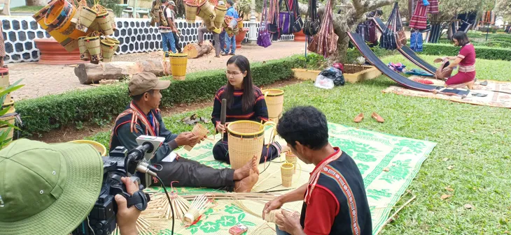Về thủ đô làm truyền hình tiếng dân tộc - Ảnh 2. Về thủ đô làm truyền hình tiếng dân tộc - Ảnh 2.