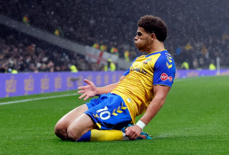 Tottenham thua ngược Southampton ngay trên sân nhà - Ảnh 2. Tottenham thua ngược Southampton ngay trên sân nhà - Ảnh 2.