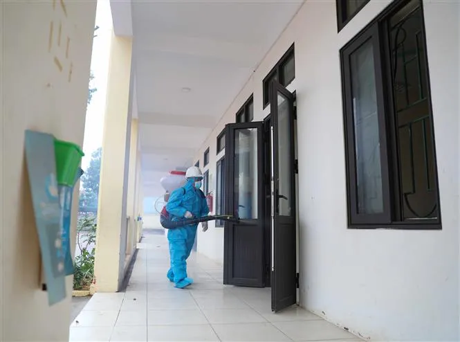 Hôm nay (10/2), học sinh tiểu học và lớp 6 ngoại thành Hà Nội đi học trực tiếp - Ảnh 3. Hôm nay (10/2), học sinh tiểu học và lớp 6 ngoại thành Hà Nội đi học trực tiếp - Ảnh 3.