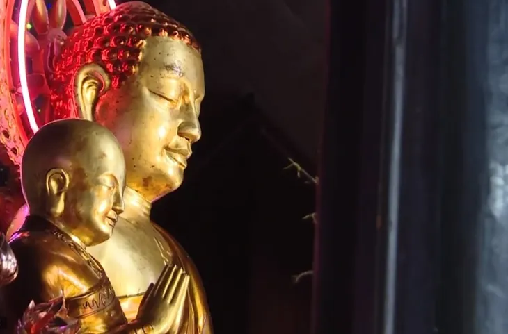 Lễ chùa thích ứng nhịp sống bình thường mới - Ảnh 3.