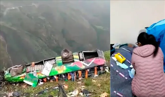 Xe bus lao xuống khe núi sâu tại Peru khiến hàng chục người thương vong - Ảnh 1. Xe bus lao xuống khe núi sâu tại Peru khiến hàng chục người thương vong - Ảnh 1.